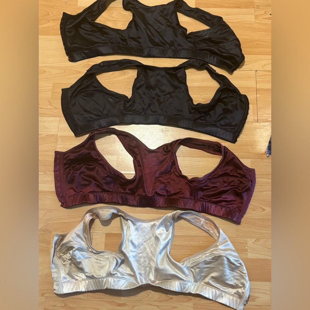 Women's Intimates Set - Black, Burgundy, and Gold size 00-0